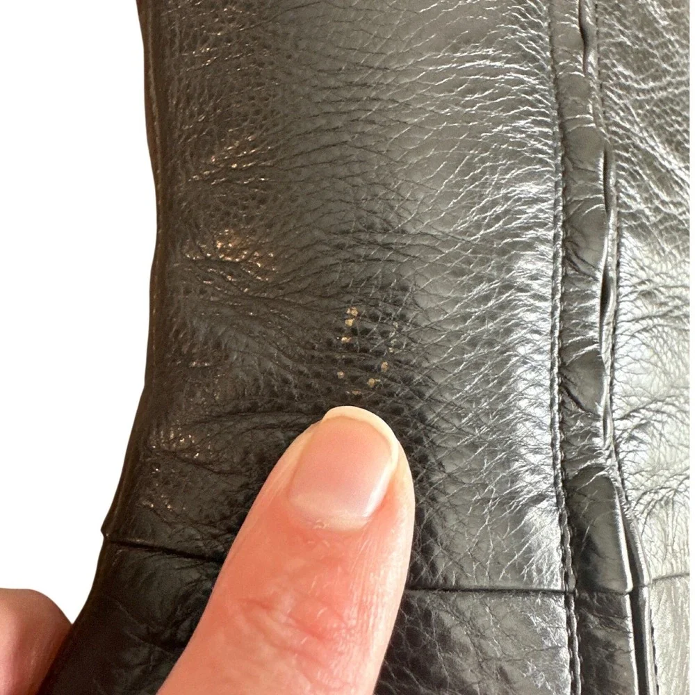 Vintage Gucci 202941 Black Leather Crest Medallion Knee High Boots 9B